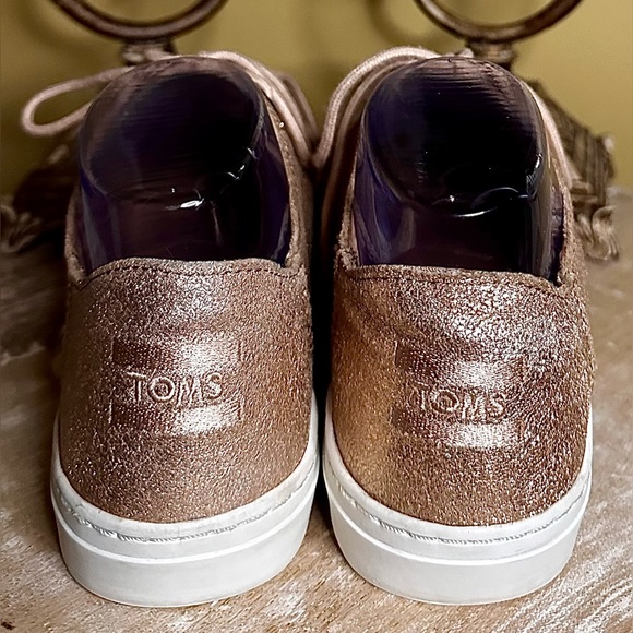 EUC Tom’s “Lenox” Metallic Leather Lace-up Sneaker in Rose Gold. Size 8.5 - Picture 8 of 11